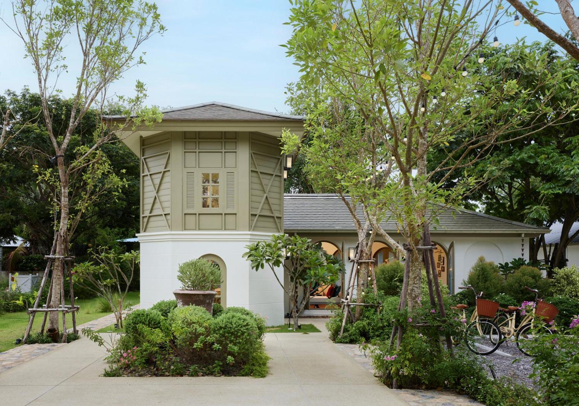 Charras Bhawan Hotel And Residences 후아 힌 외부 사진